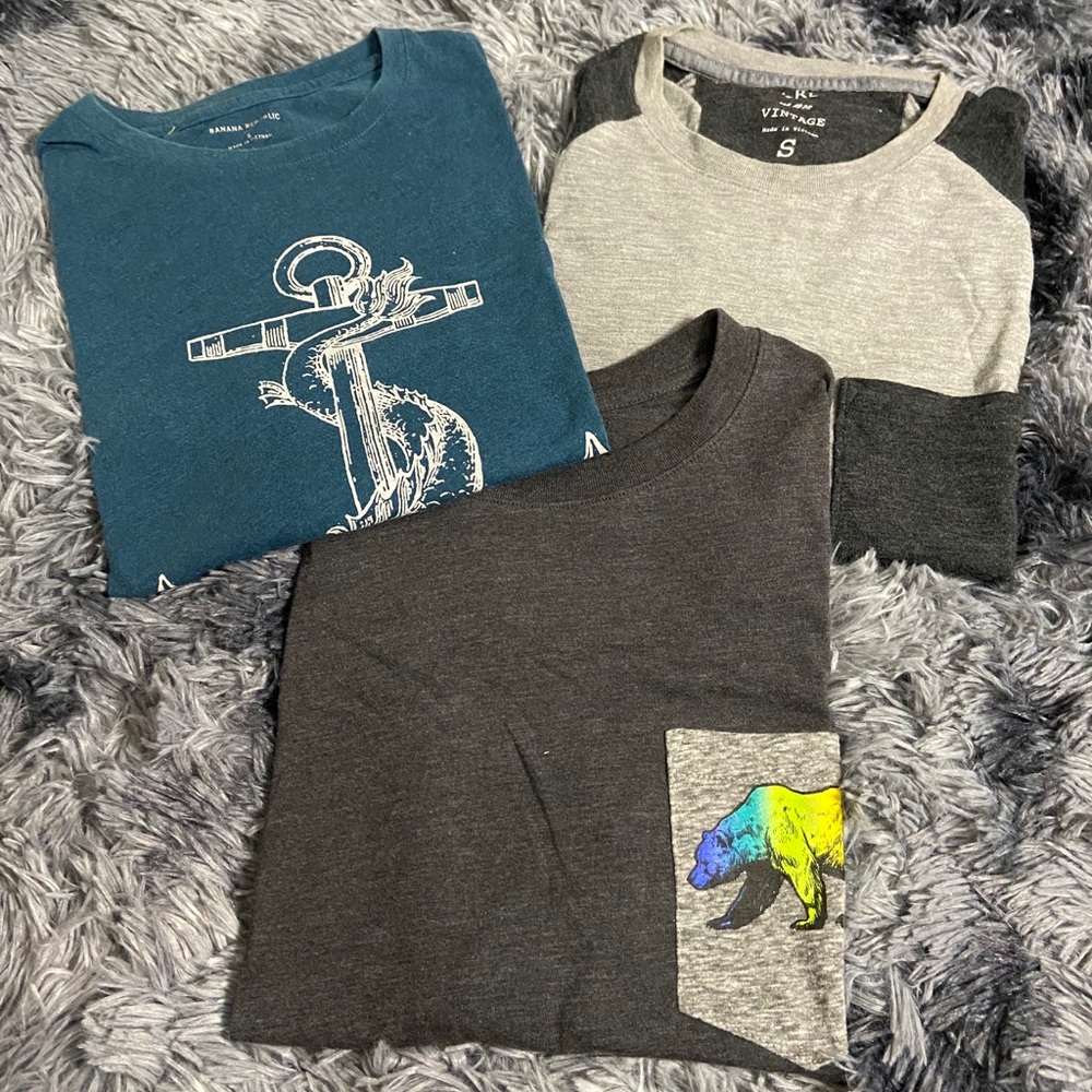 BUNDLE — 3 T-SHiRTS - Picture 5 of 8